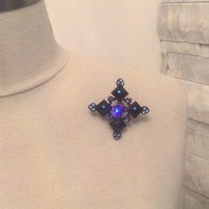 BEAUTIFUL Two Tone Purple, 2 Inch Brooch.